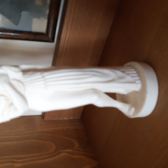 Alabaster Statue - Picture 3 of 7